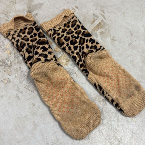 Leopard Print Cozy Socks - Thick Grip Bottom Leopard Socks - Size 6-9 Women’s - Picture 3 of 3